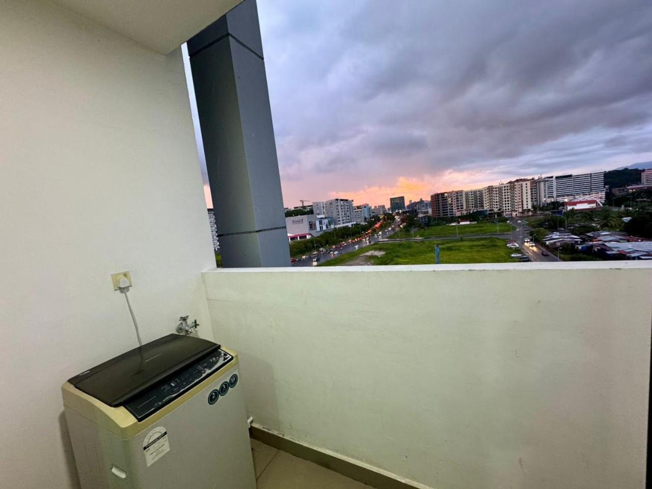 Sutera Avenue Kota Kinabalu @ JR Homestay Bagian luar foto